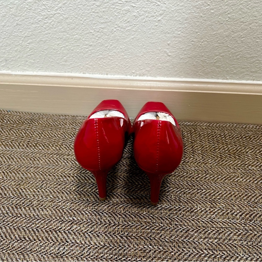 Candie's Size 6: Red Heels Classic Pump Style - Picture 4 of 7
